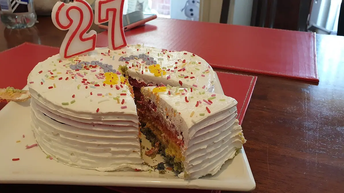 KLS Cakes – cake shop in Highroad Well, Sowerby Bridge